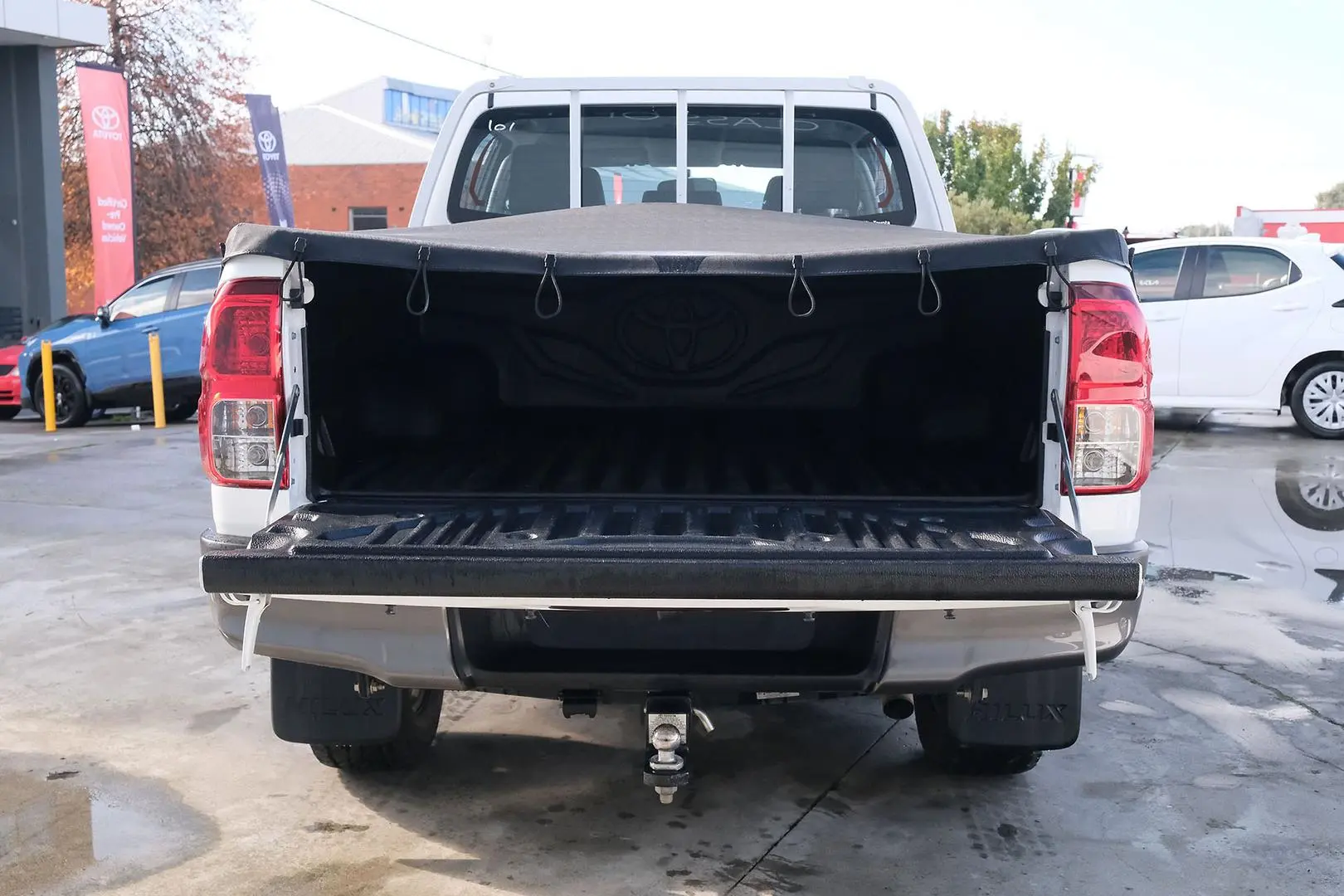 2017 Toyota Hilux Gallery Image 11