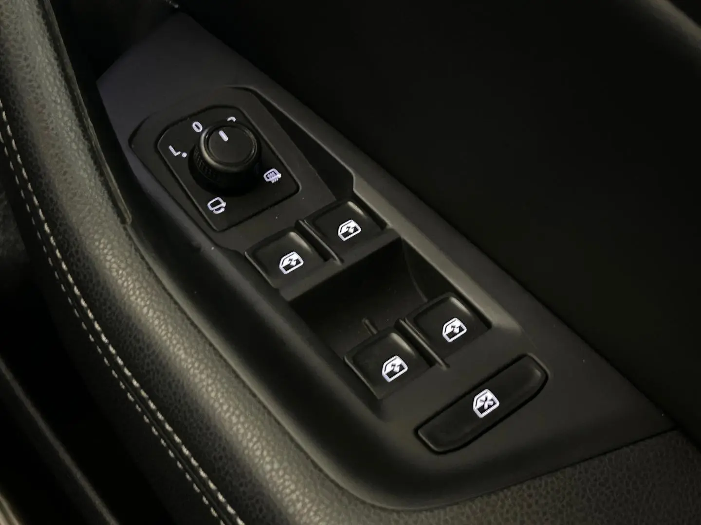 2018 Volkswagen Passat Gallery Image 24
