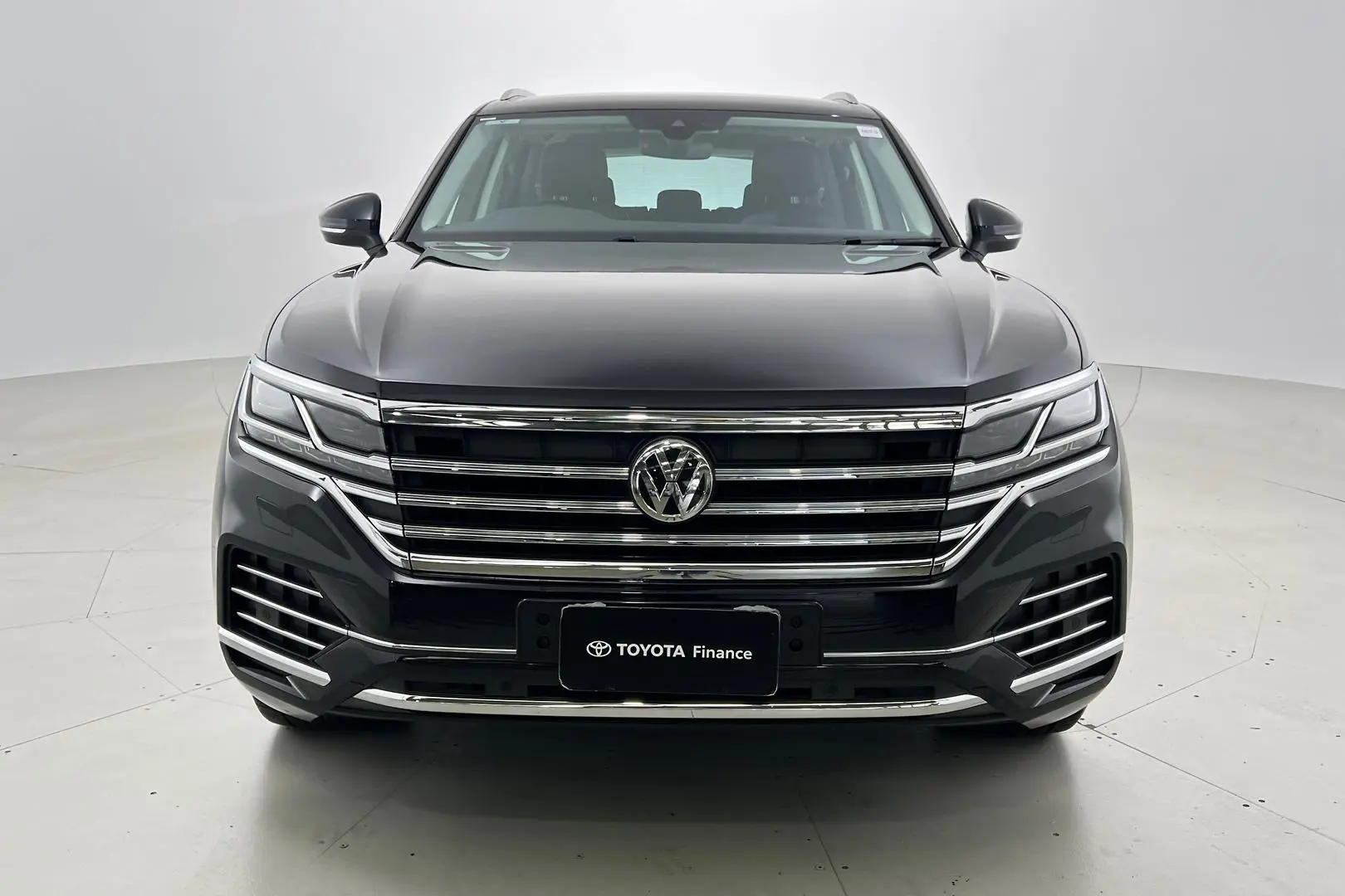 2020 Volkswagen Touareg Gallery Image 9