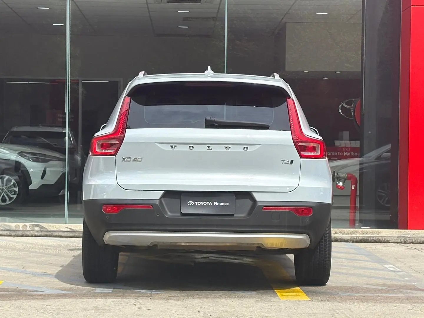 2021 Volvo XC40 Gallery Image 8