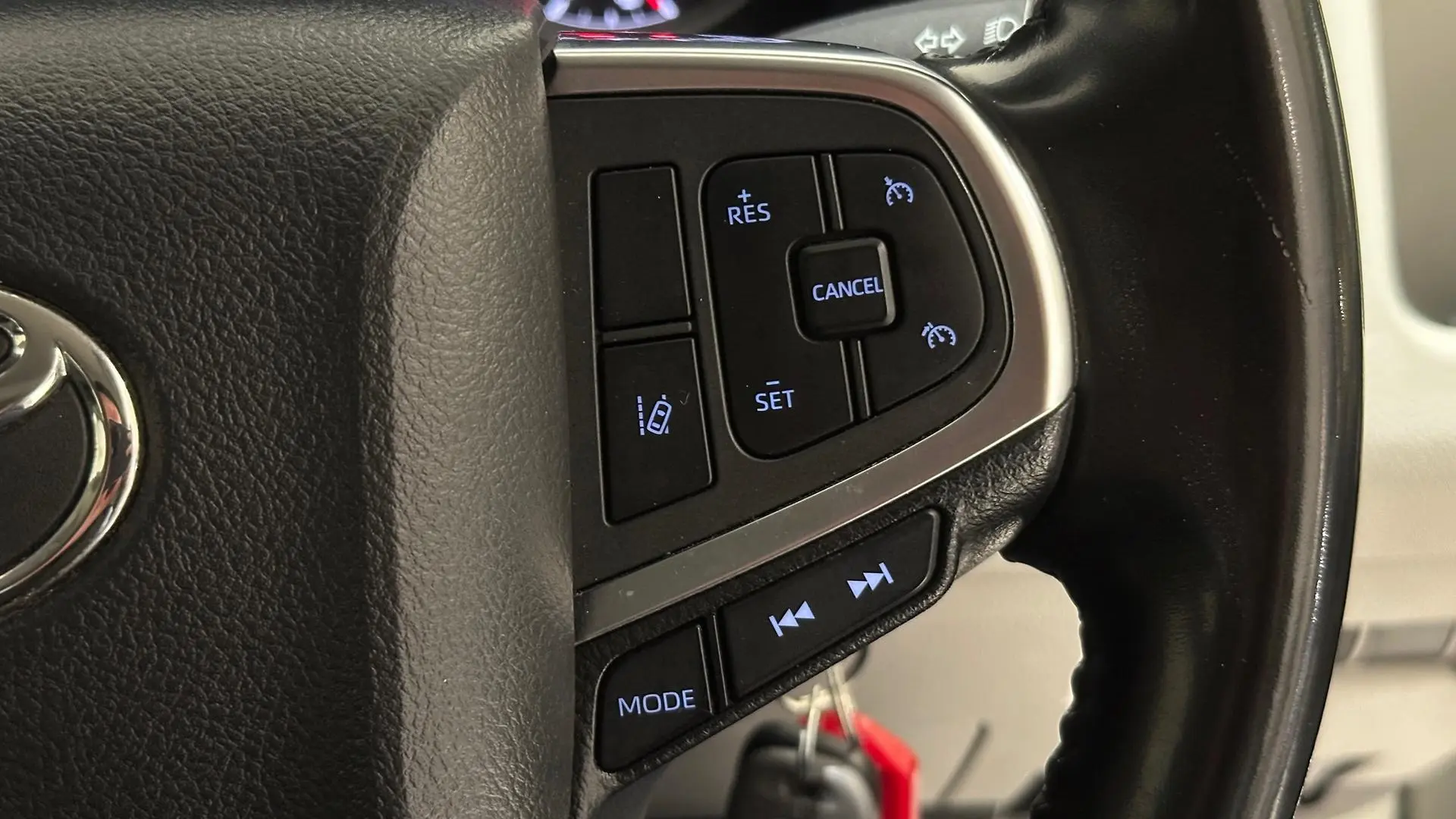2021 Toyota Hiace Gallery Image 24
