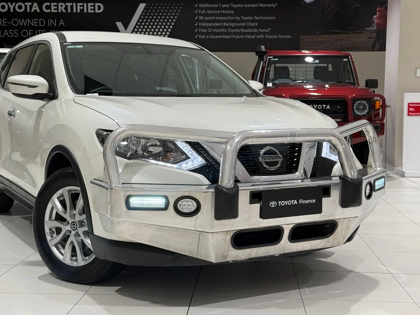 2020 Nissan X-Trail Gallery Image 3