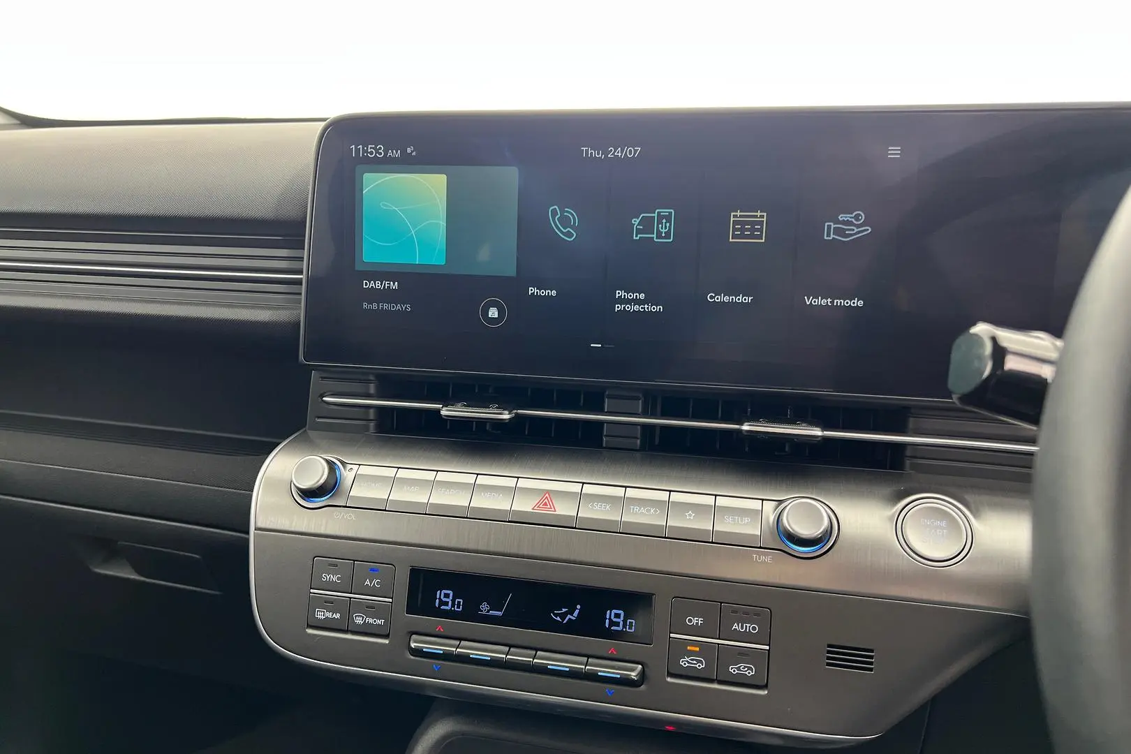 2024 Hyundai Kona Gallery Image 11