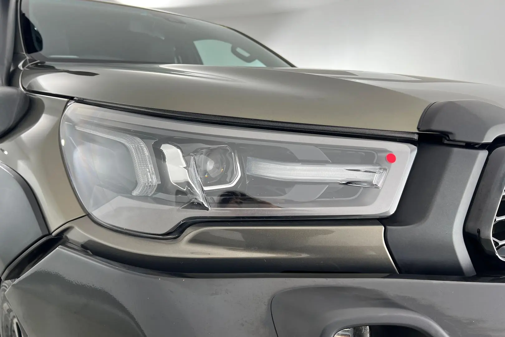 2021 Toyota Hilux Gallery Image 2