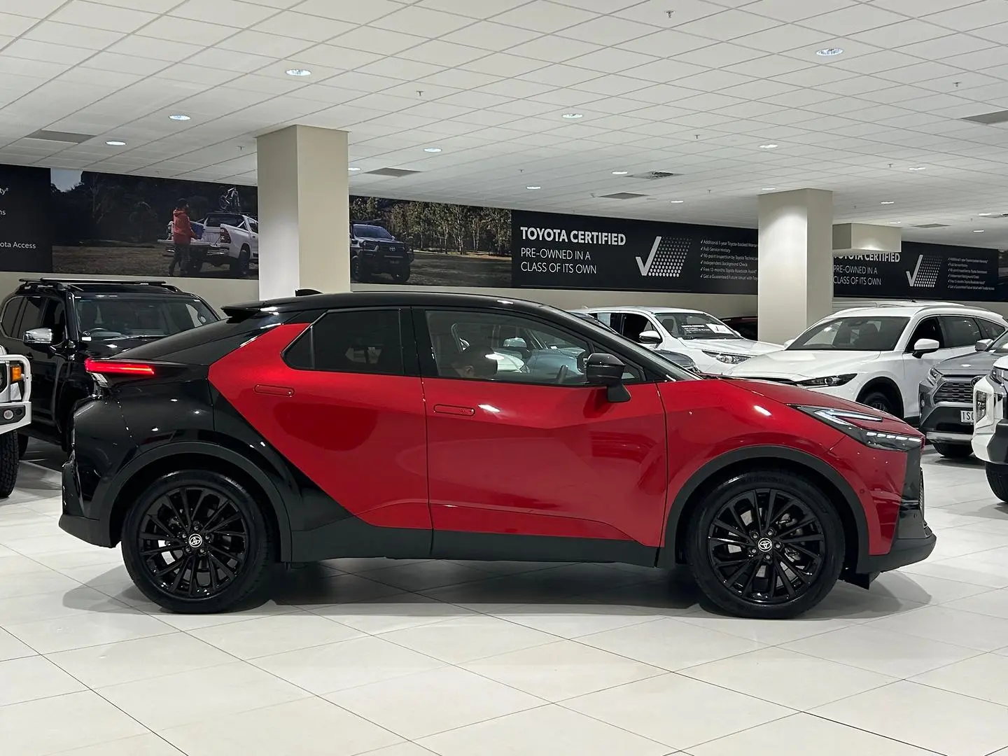 2023 Toyota C-Hr Gallery Image 2