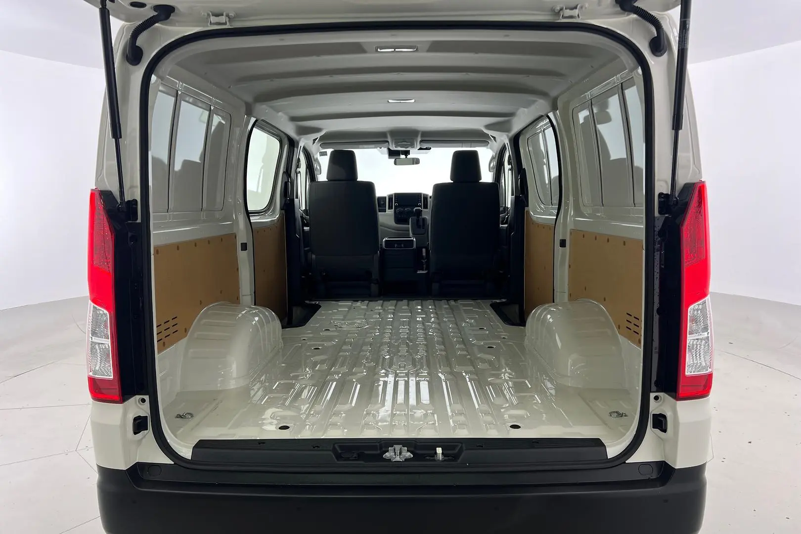 2022 Toyota Hiace Gallery Image 9