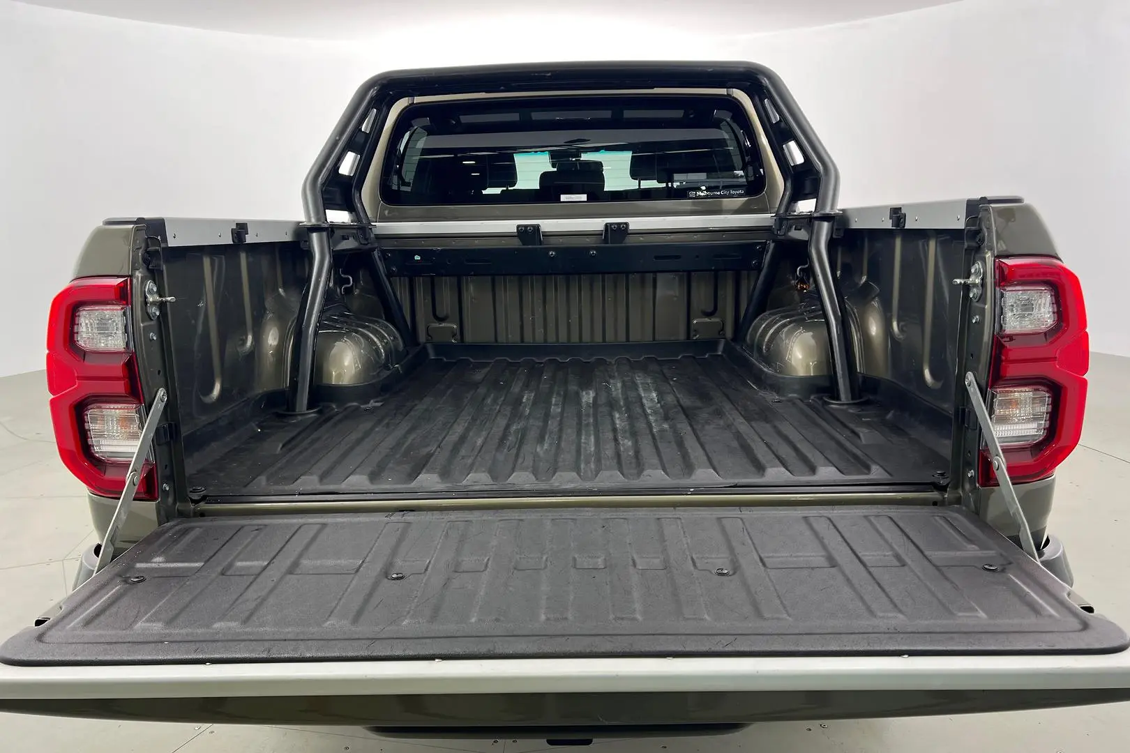 2021 Toyota Hilux Gallery Image 7