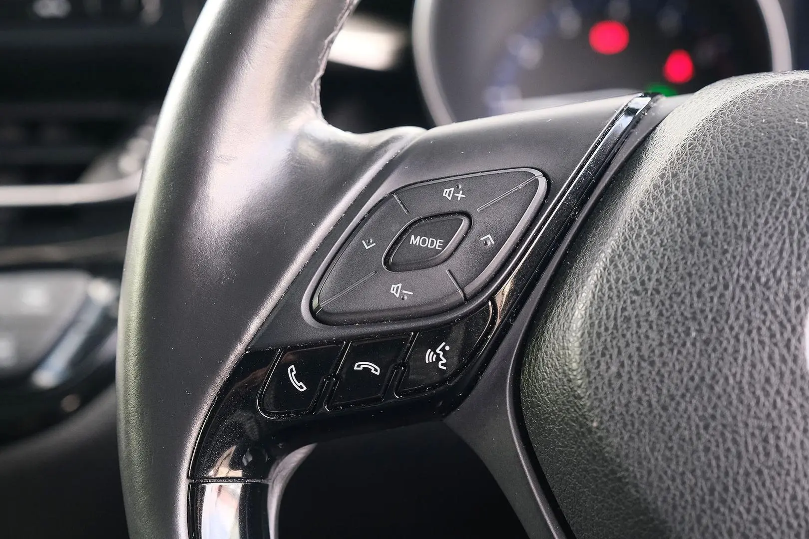 2019 Toyota C-HR Gallery Image 15