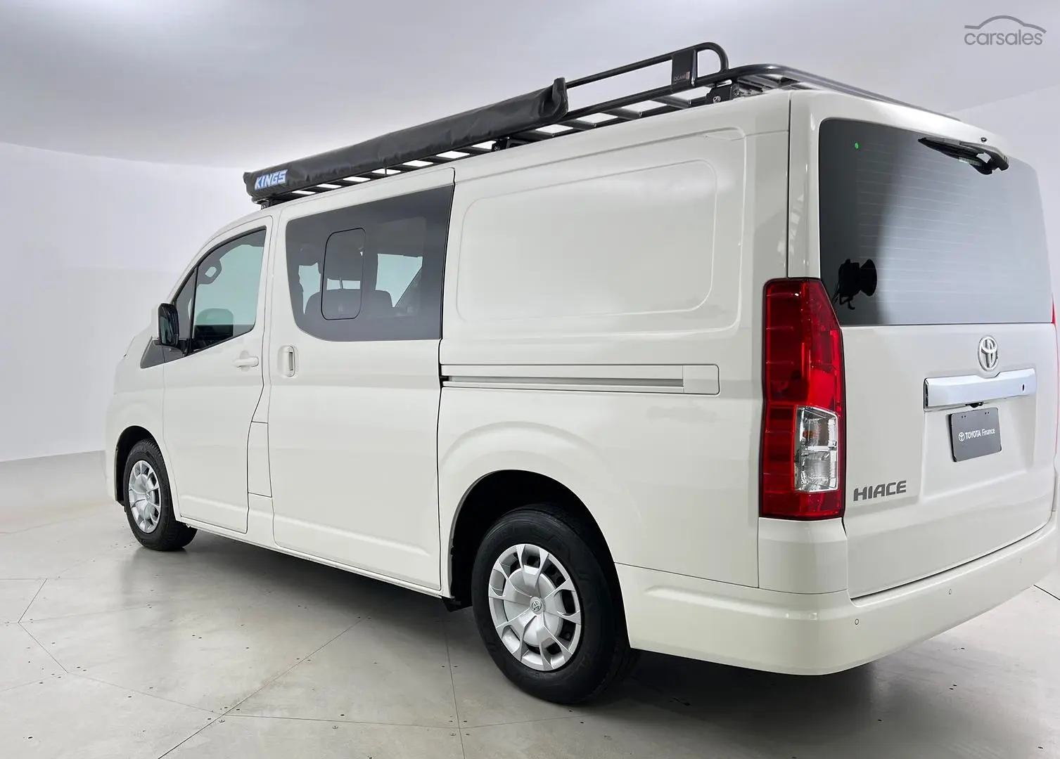 2022 Toyota Hiace Image 2