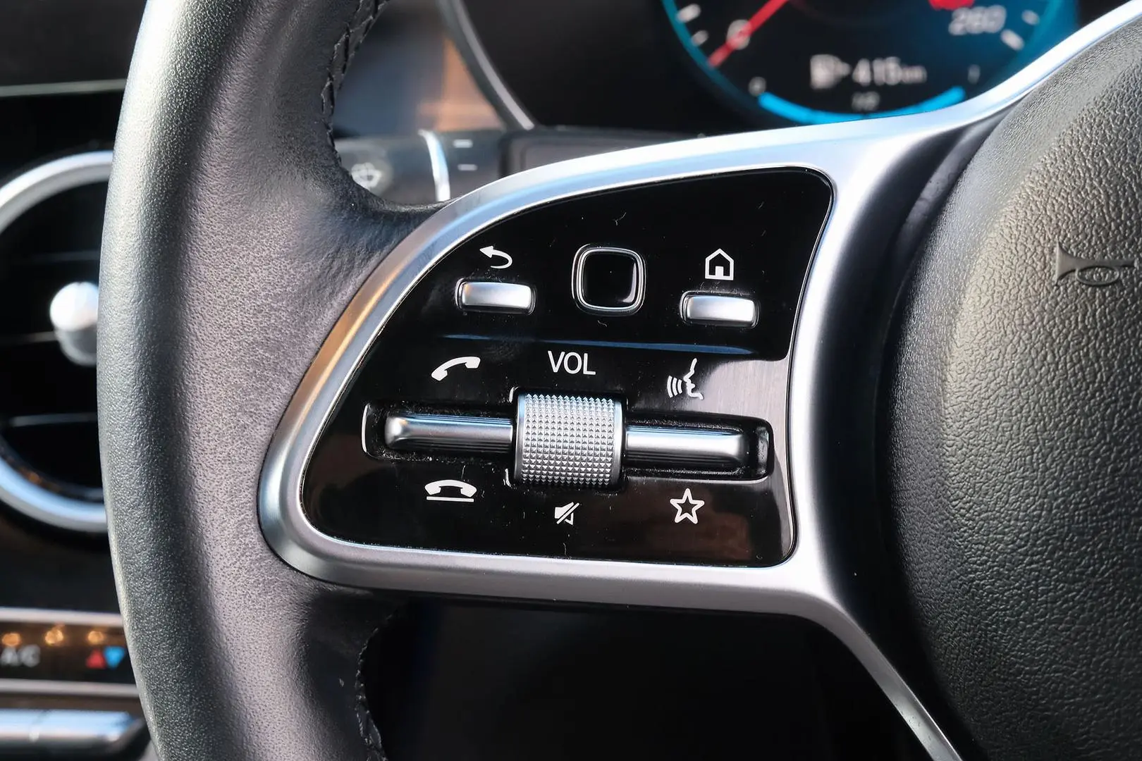2021 Mercedes-Benz C-Class Gallery Image 18