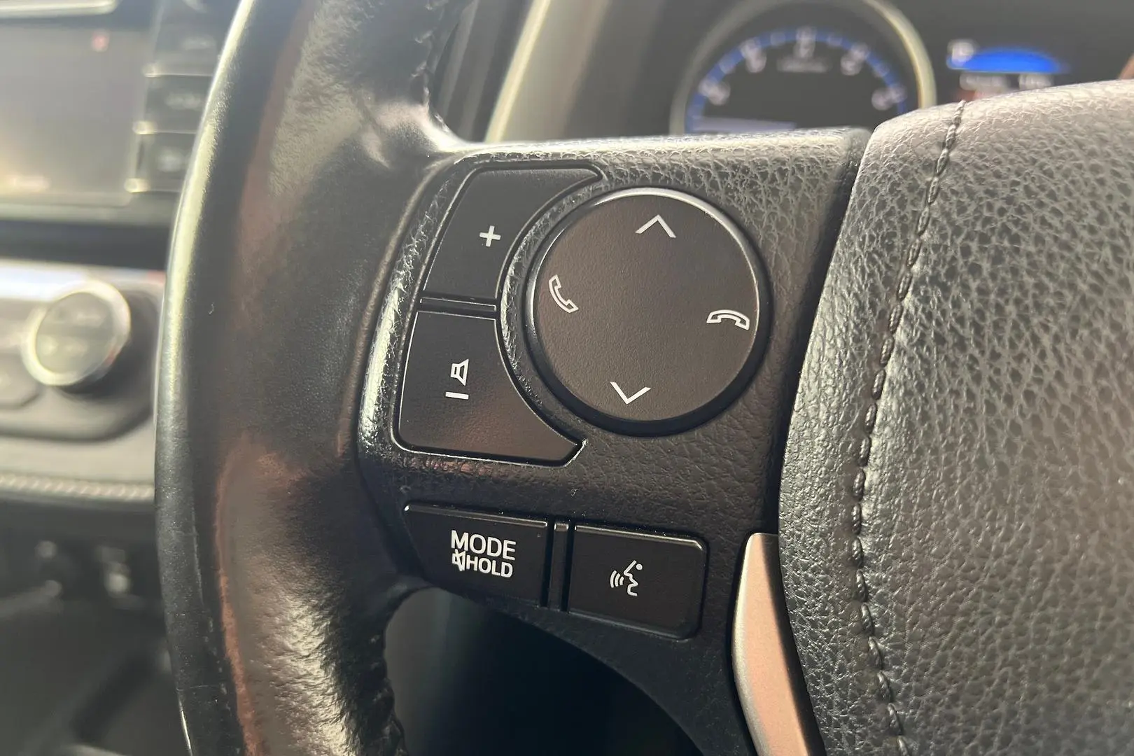 2018 Toyota RAV4 Gallery Image 16