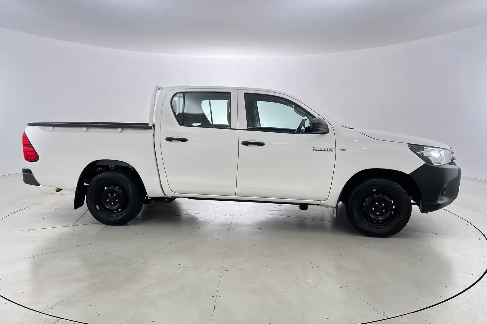 2022 Toyota Hilux Gallery Image 2