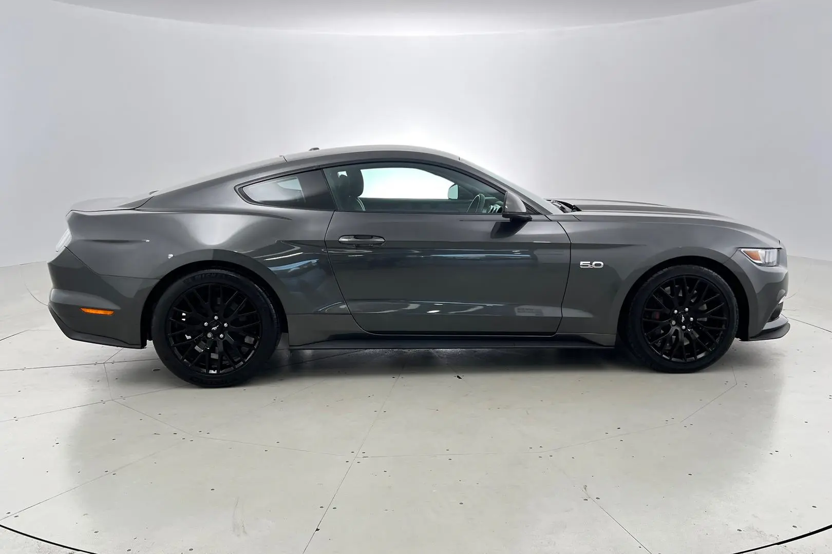 2017 Ford Mustang Gallery Image 3