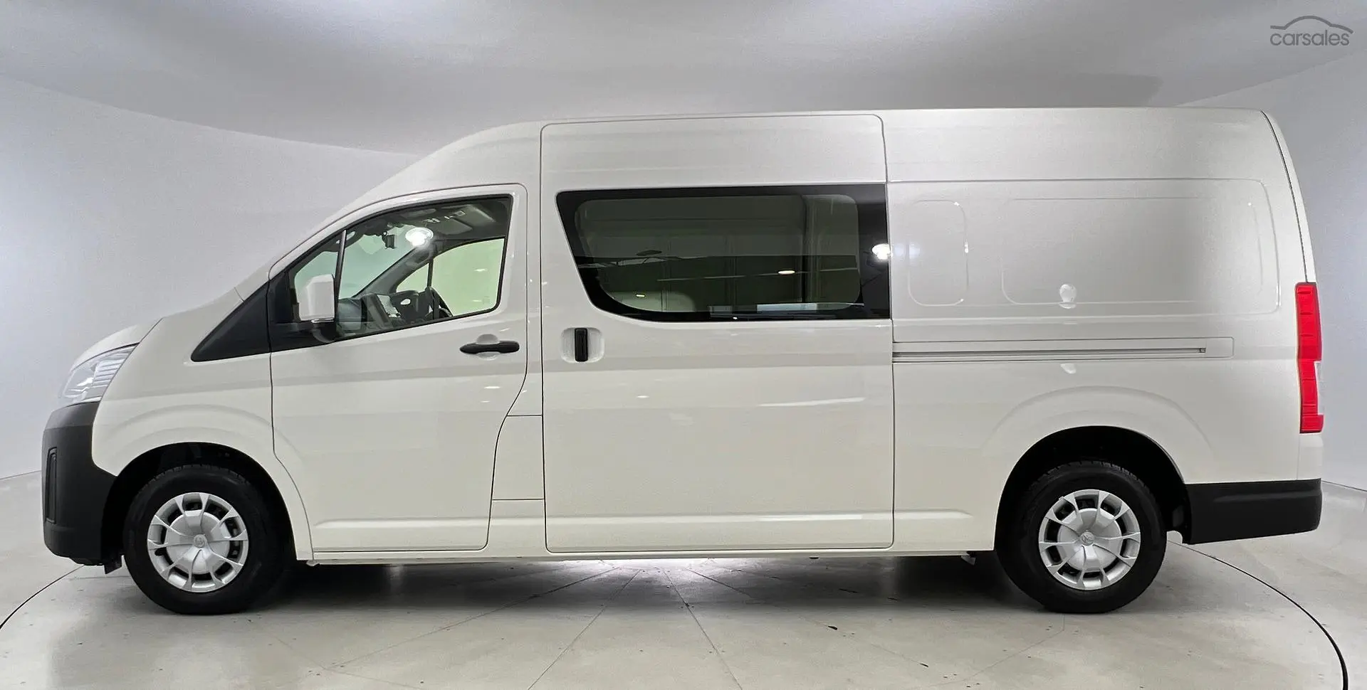 2023 Toyota Hiace Image 5