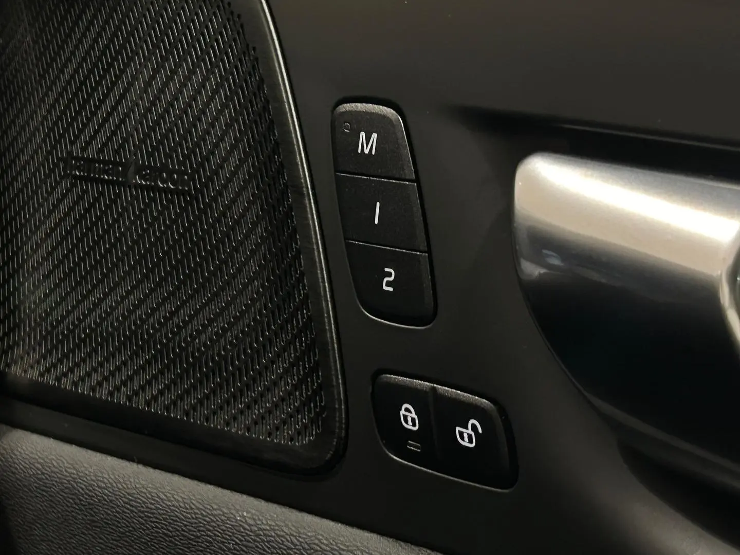 2020 Volvo XC60 Gallery Image 24
