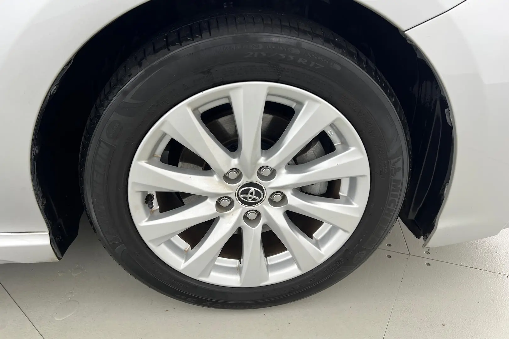 2019 Toyota Camry Gallery Image 14