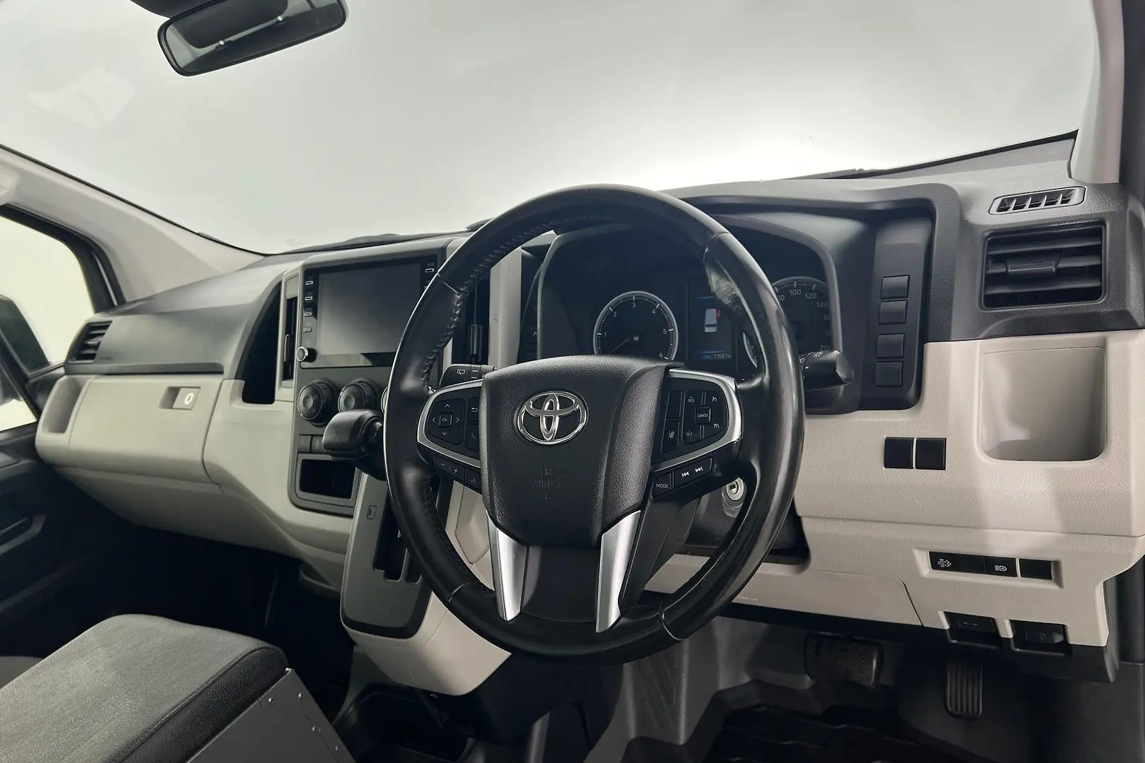 2021 Toyota Hiace Gallery Image 11