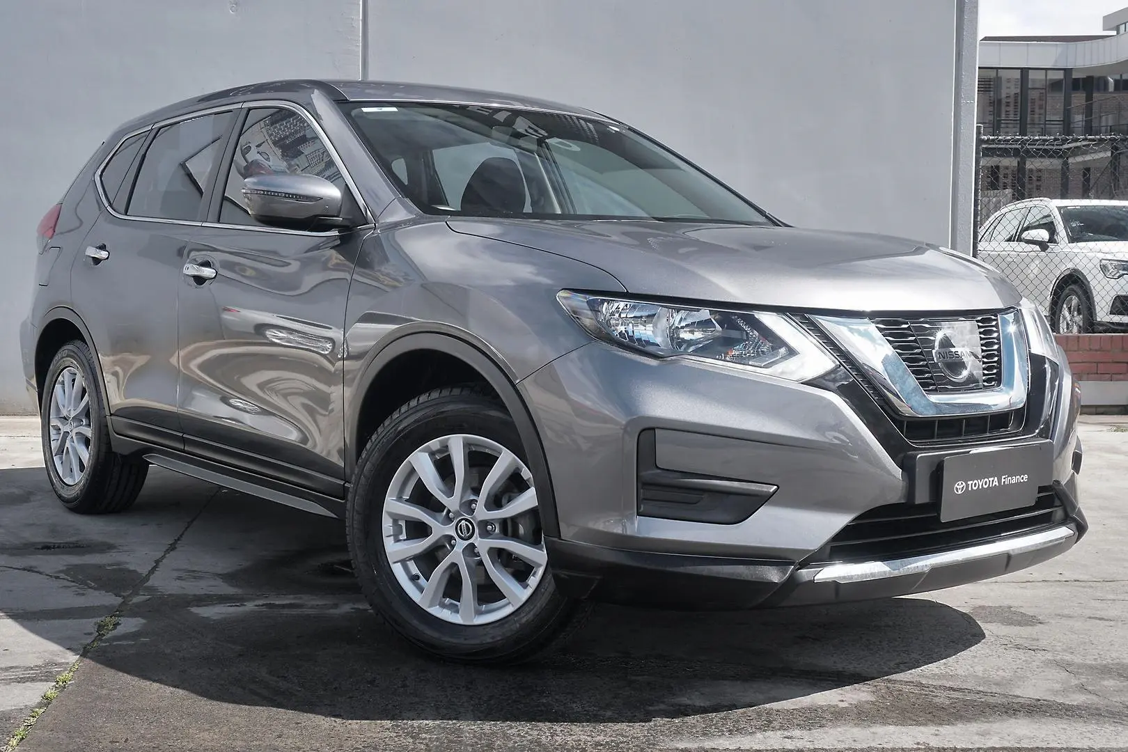 2017 Nissan X-TRAIL Gallery Image 1