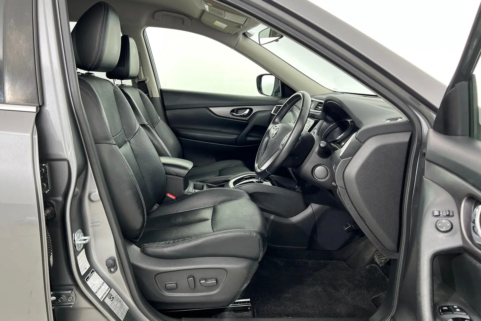 2015 Nissan X-Trail Gallery Image 11