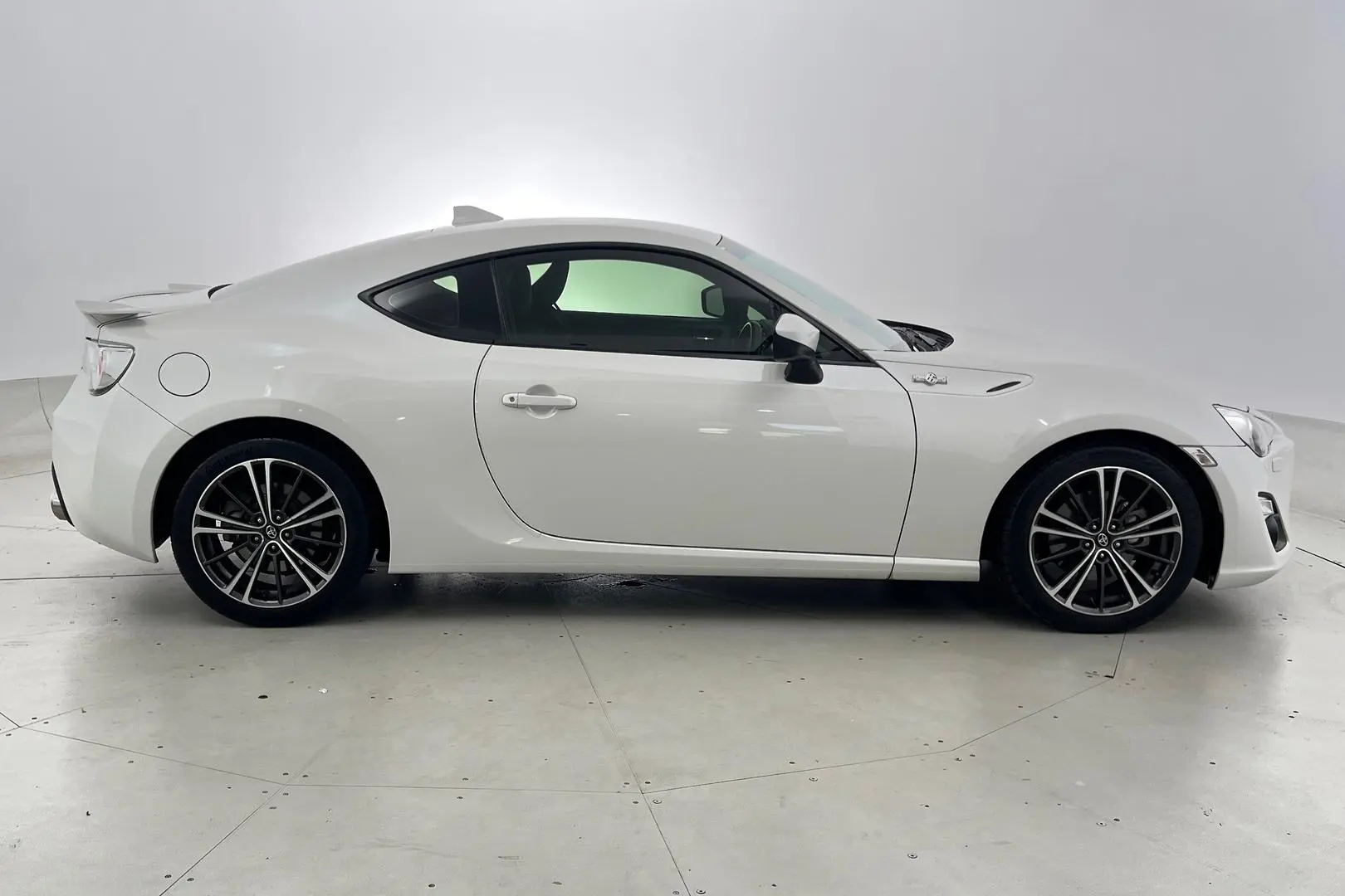 2015 Toyota 86 Gallery Image 3