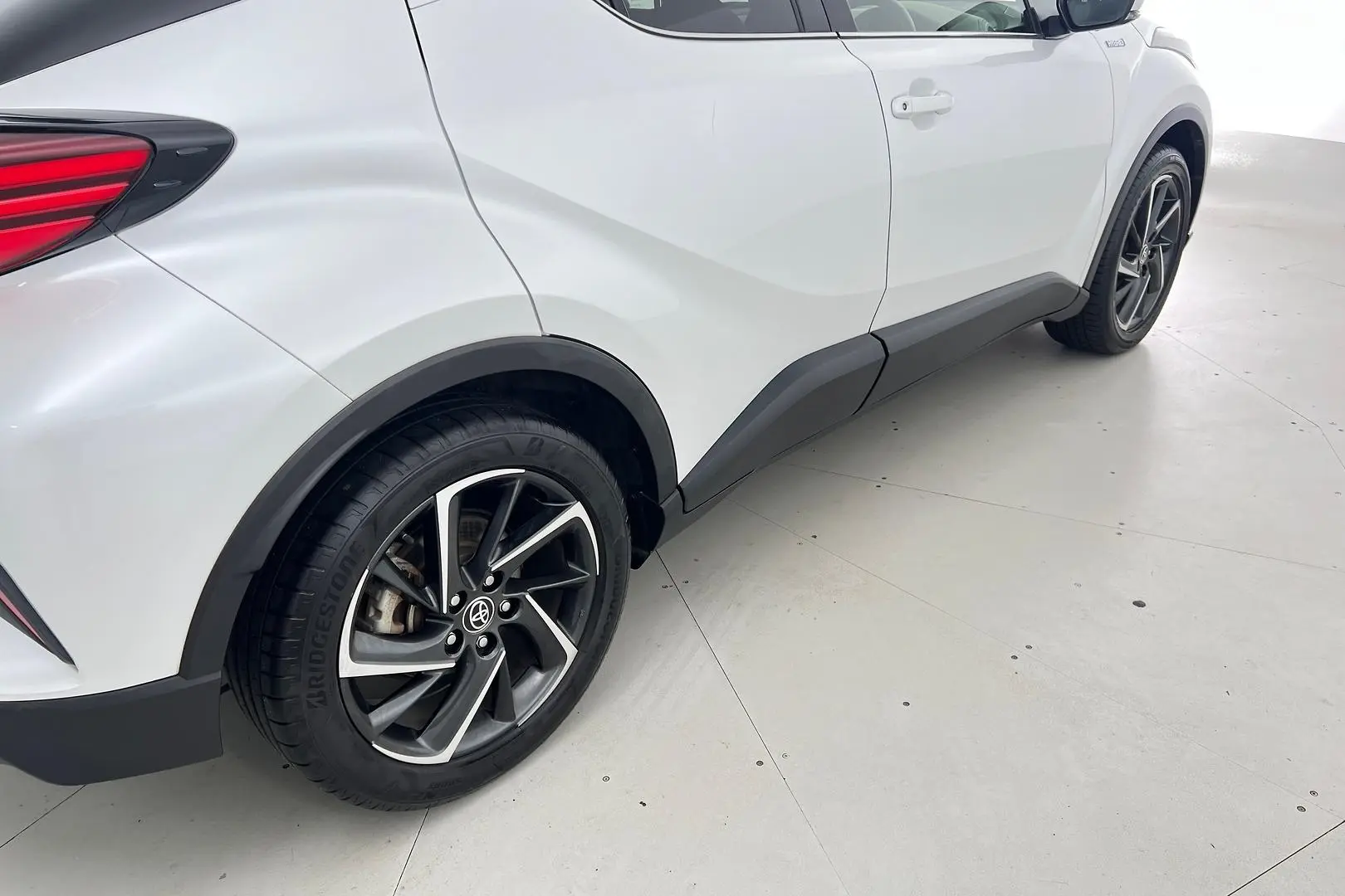 2022 Toyota C-HR Gallery Image 9