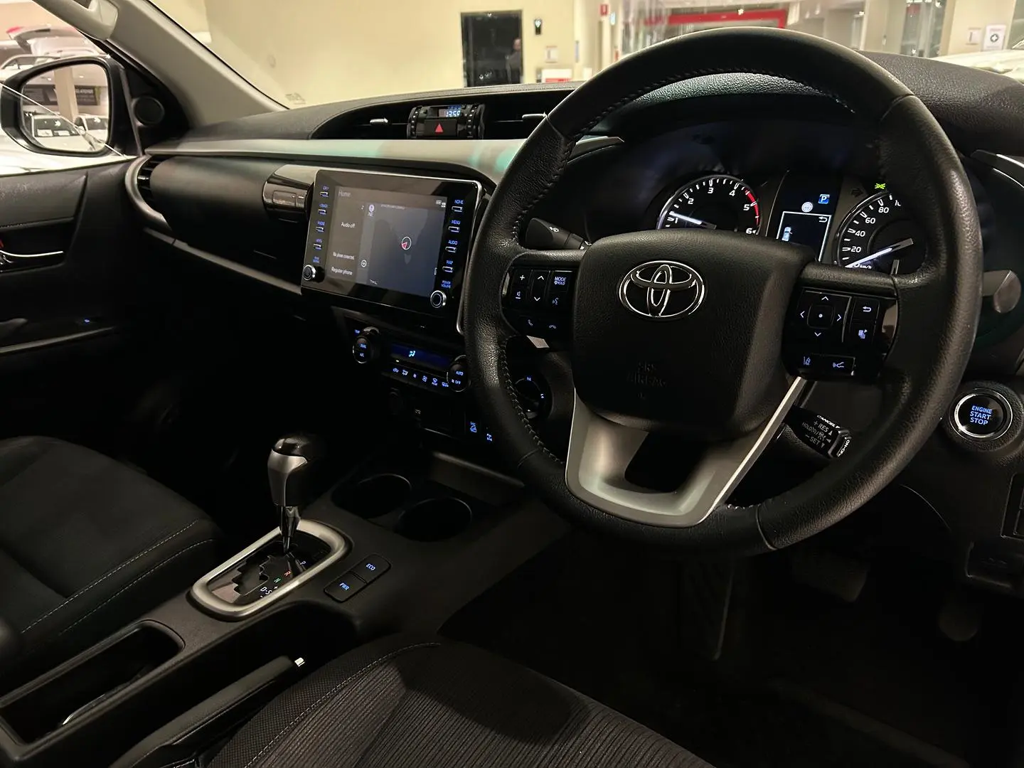 2022 Toyota Hilux Gallery Image 12