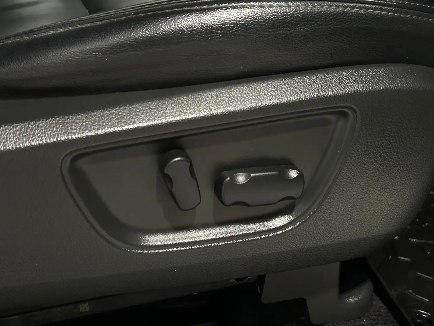 2021 Mitsubishi Pajero Sport Gallery Image 26