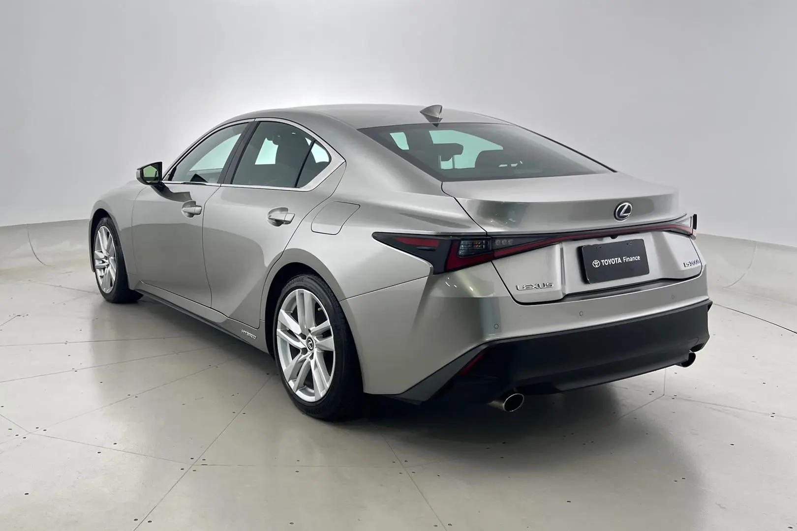 2020 Lexus IS Gallery Image 7