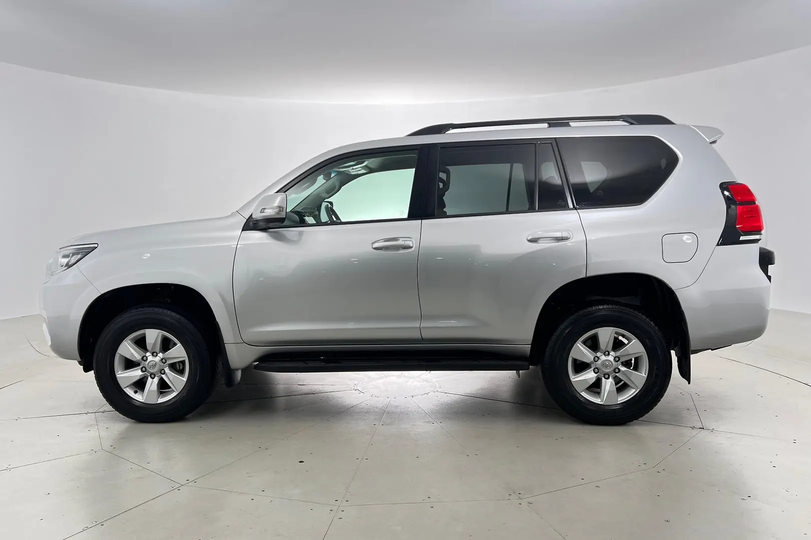 2023 Toyota Landcruiser Prado Gallery Image 8