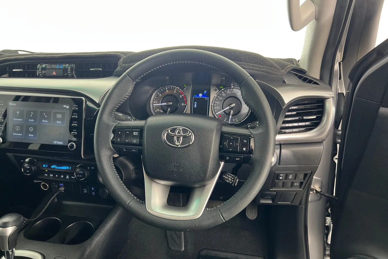 2022 Toyota Hilux Gallery Image 16