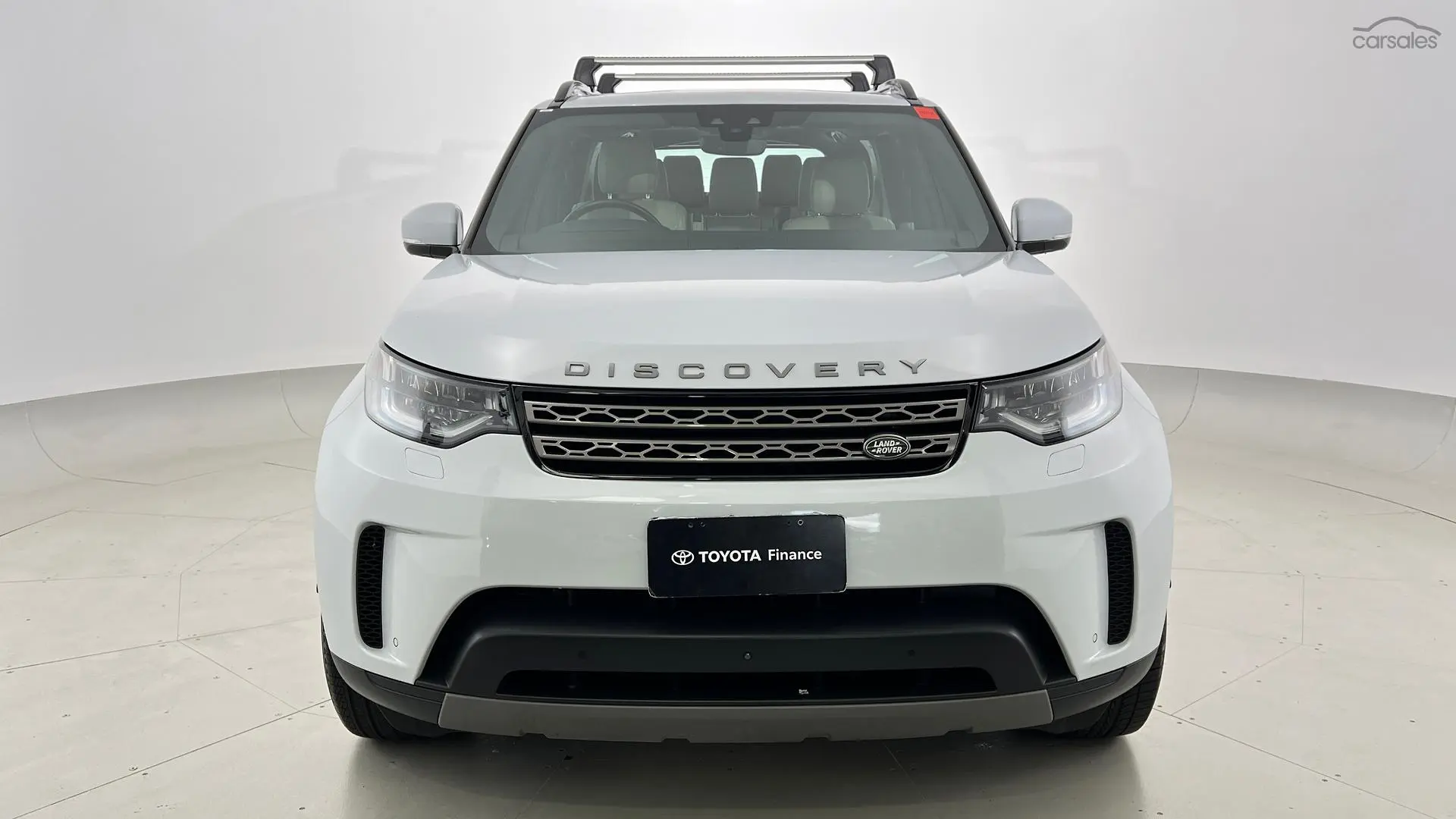 2019 Land Rover Discovery Image 3