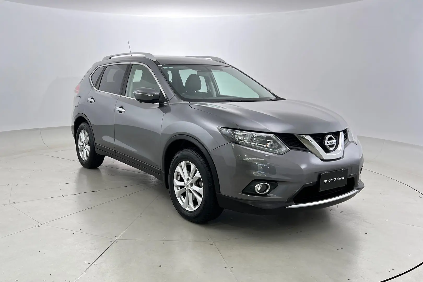 2015 Nissan X-Trail Gallery Image 1