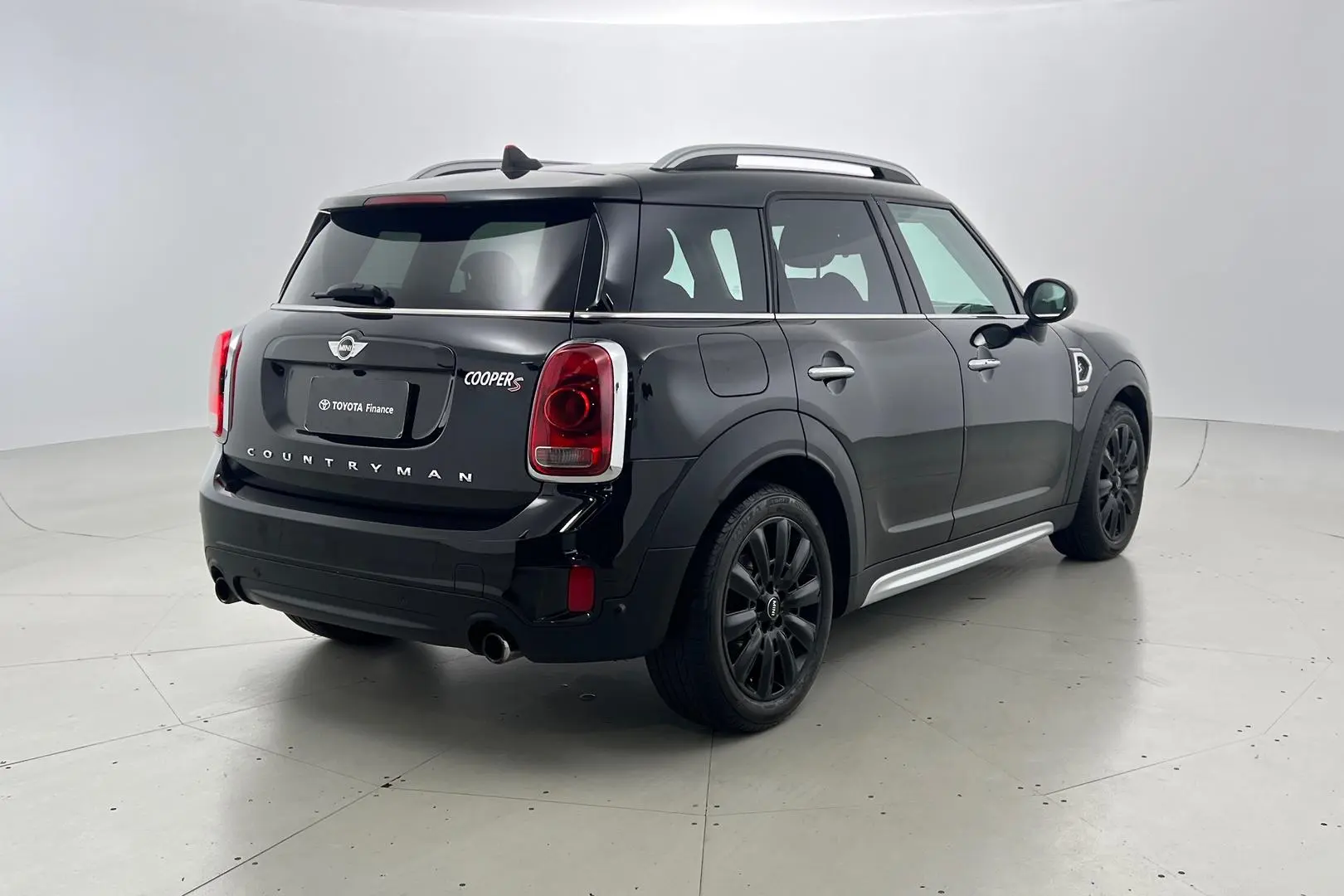 2017 MINI Countryman Gallery Image 5