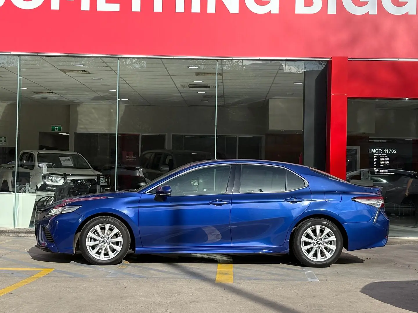 2019 Toyota Camry Gallery Image 5
