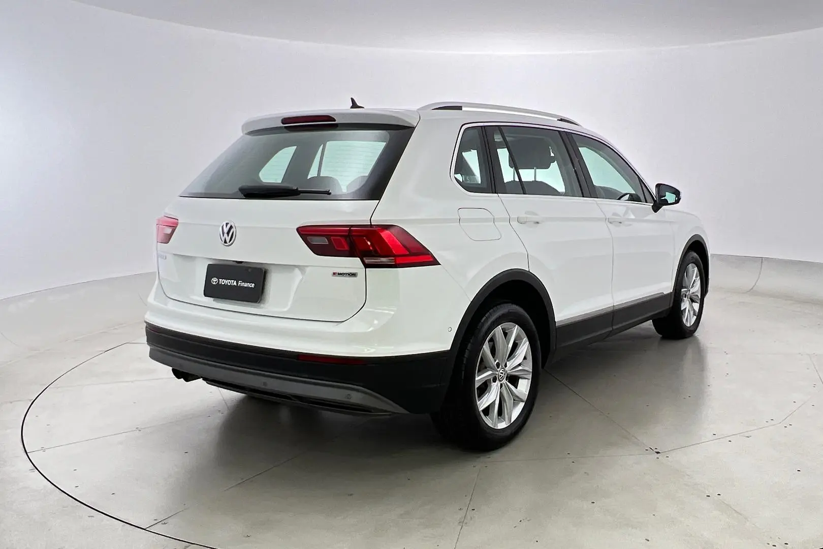 2019 Volkswagen Tiguan Gallery Image 5