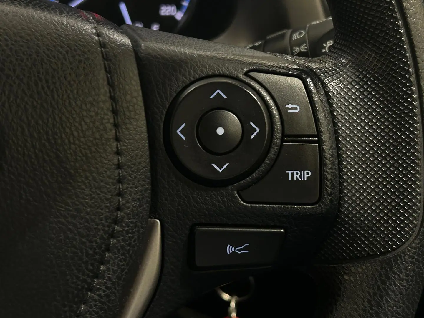 2017 Toyota RAV4 Gallery Image 21