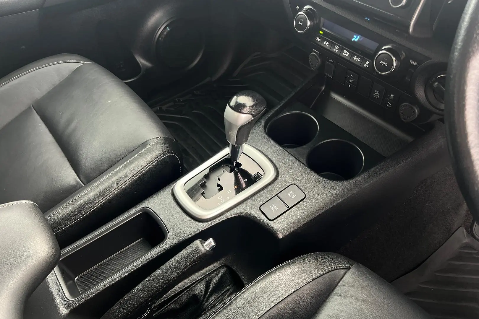 2020 Toyota Hilux Gallery Image 15