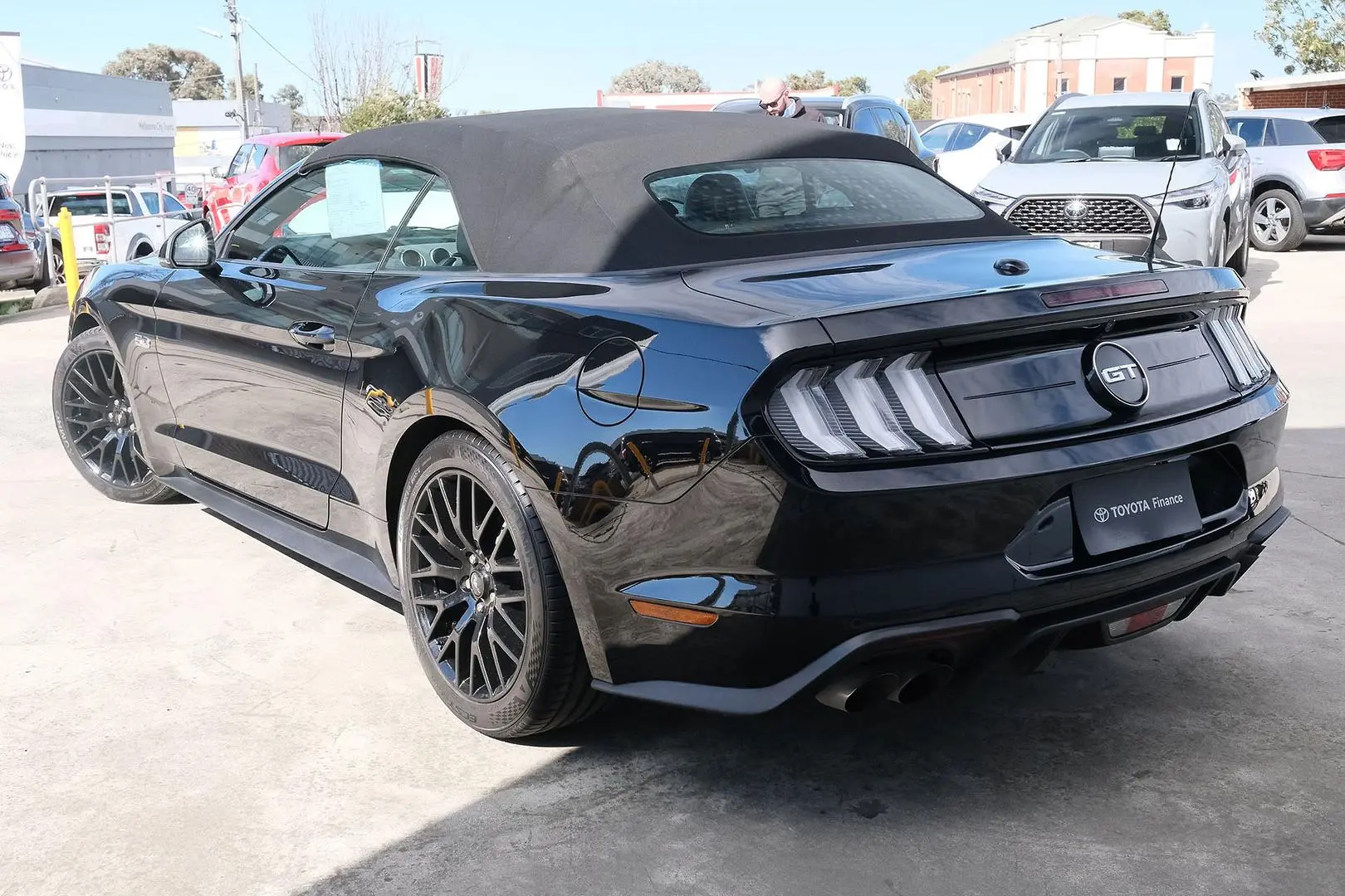 2018 Ford Mustang Gallery Image 3