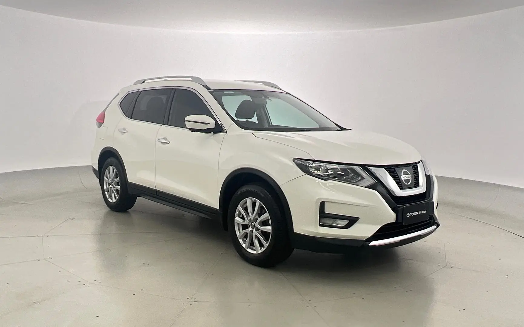 2020 Nissan X-Trail Gallery Image 1