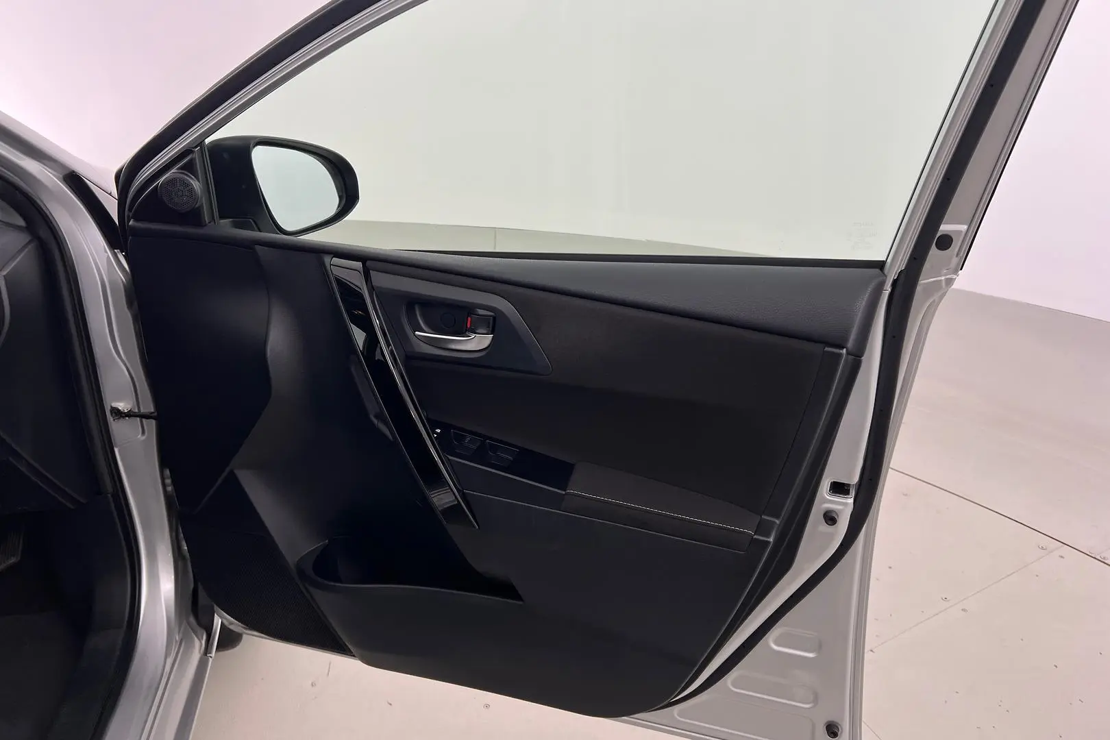 2016 Toyota Corolla Gallery Image 15