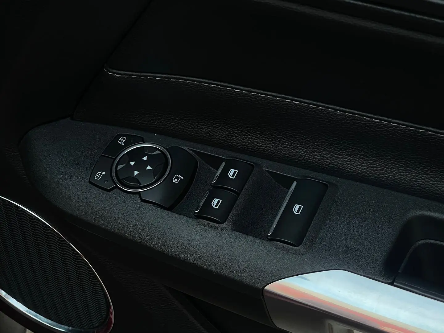 2017 Ford Mustang Gallery Image 21