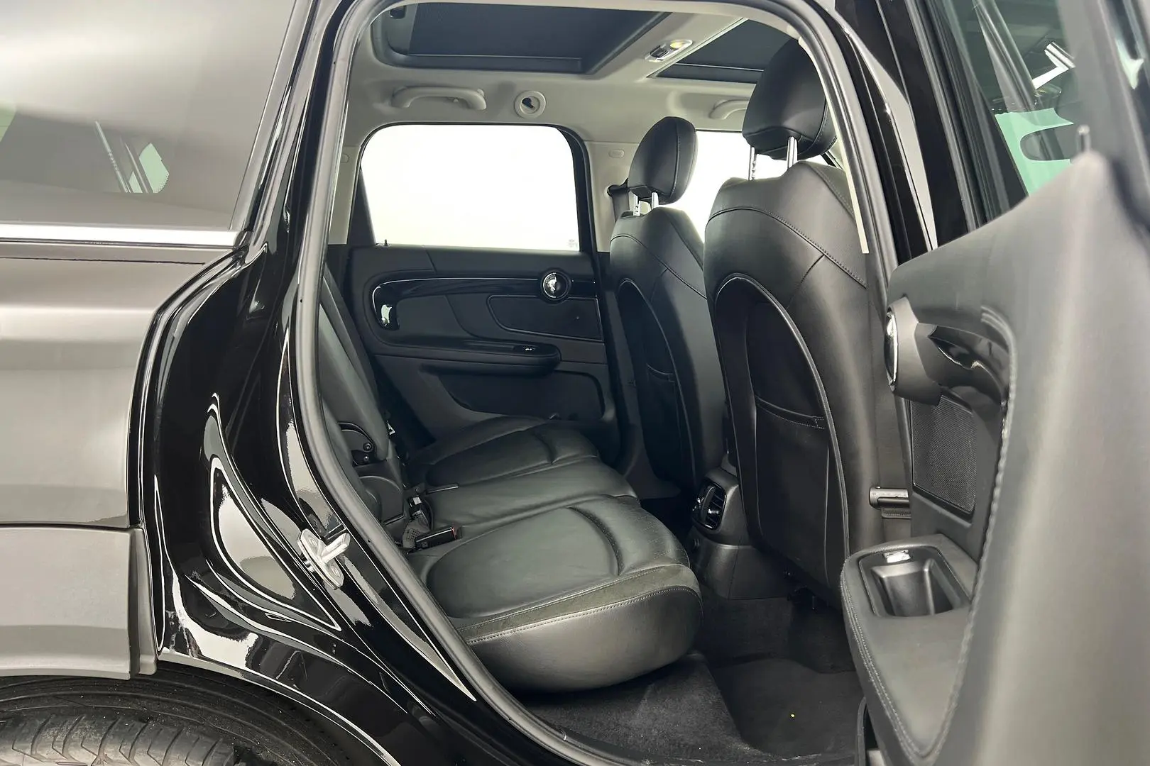 2017 MINI Countryman Gallery Image 11