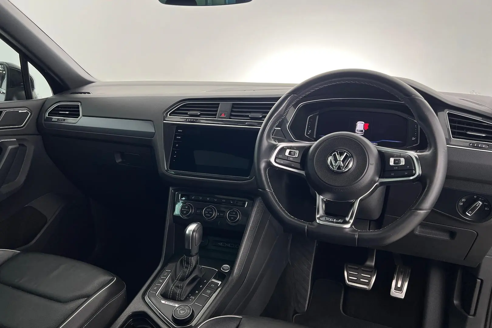 2020 Volkswagen Tiguan Gallery Image 11