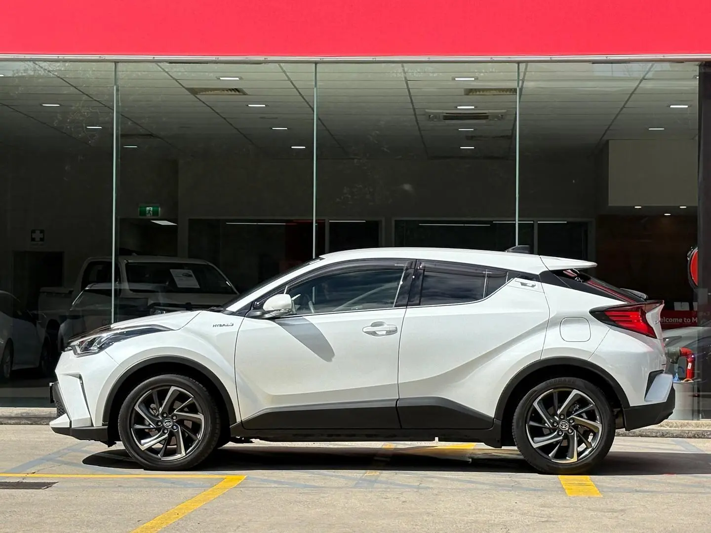 2022 Toyota C-HR Gallery Image 5