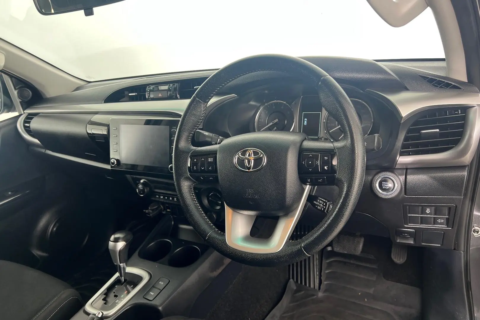 2022 Toyota Hilux Gallery Image 3