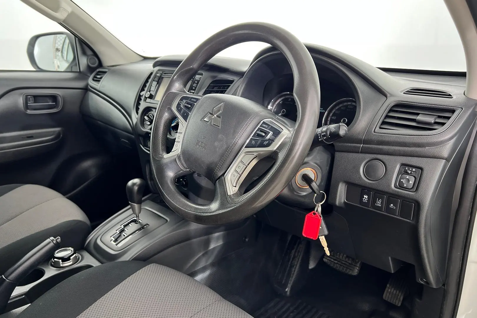 2019 Mitsubishi Triton Gallery Image 2