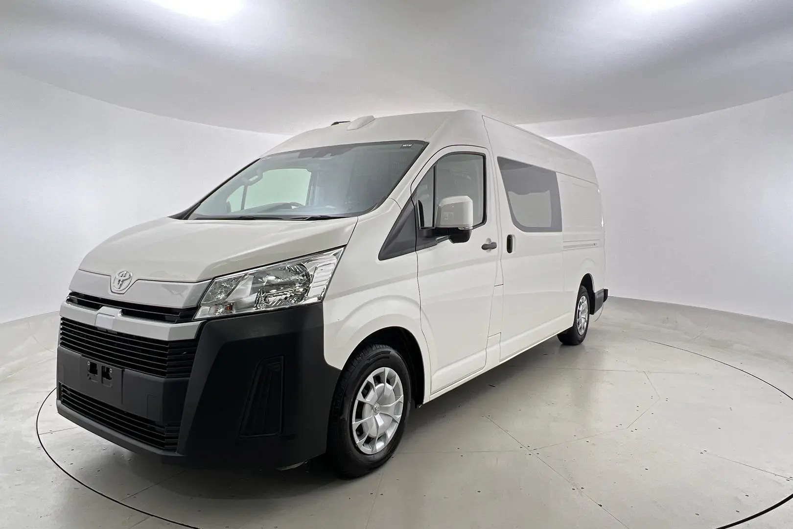 2022 Toyota Hiace Gallery Image 4