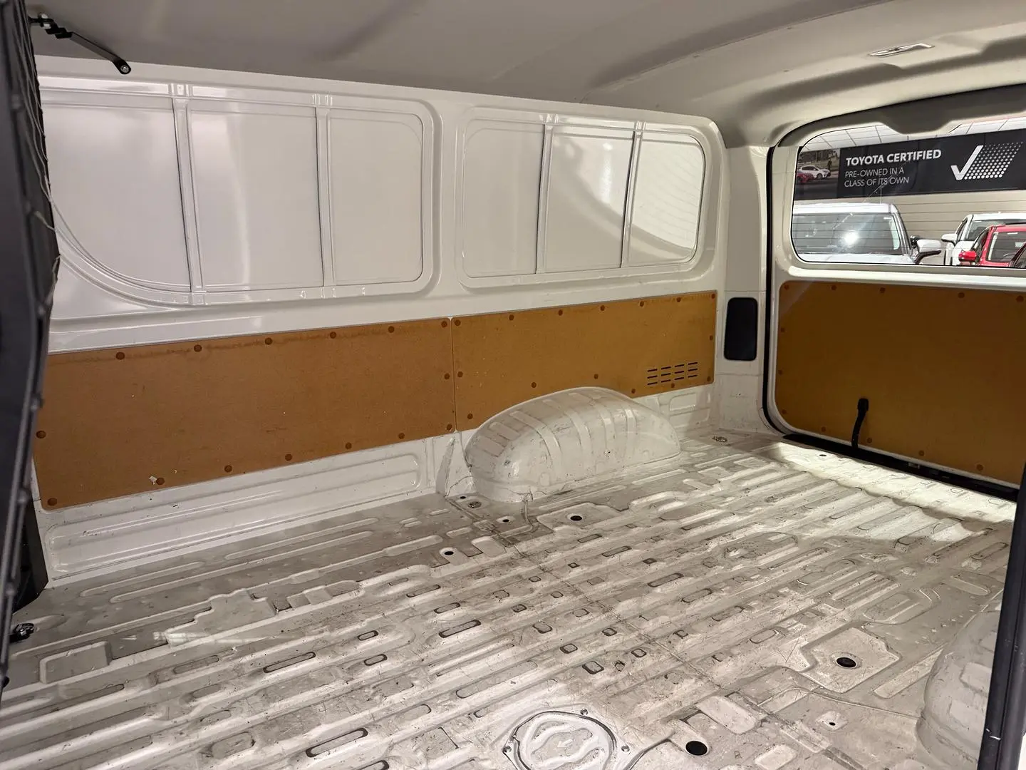 2022 Toyota Hiace Gallery Image 11