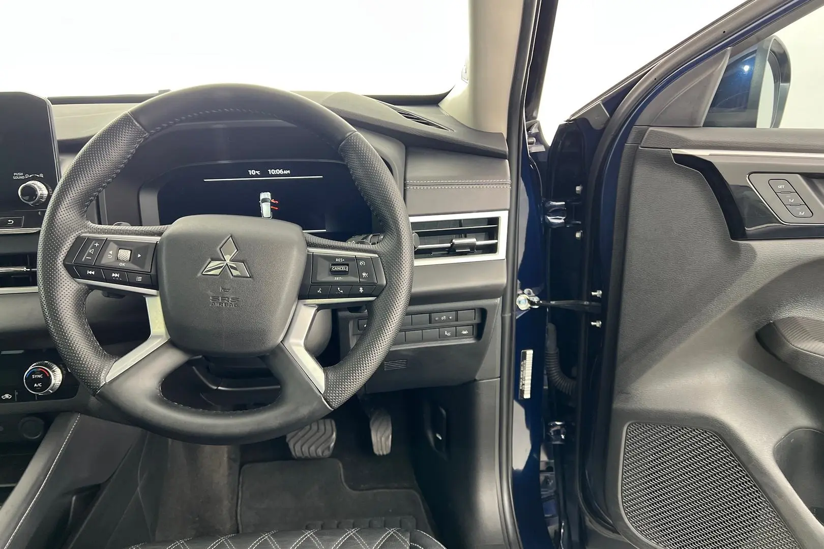 2022 Mitsubishi Outlander Gallery Image 16