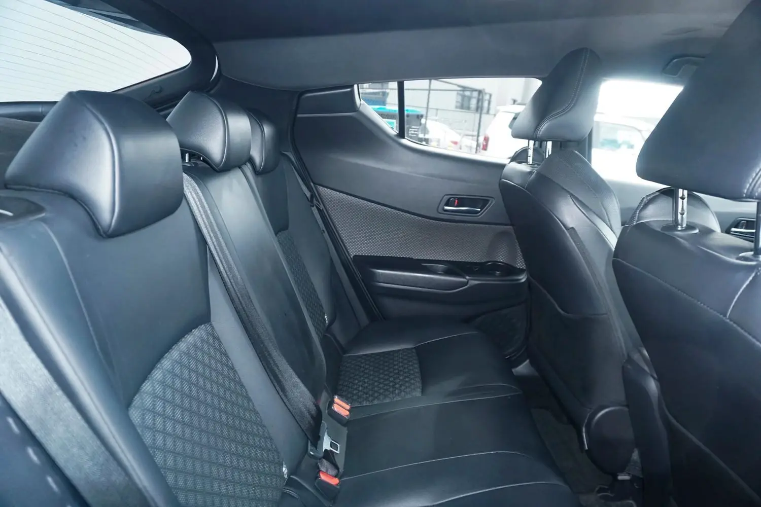 2022 Toyota C-HR Gallery Image 17